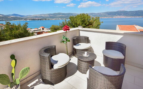 Trogir Slatine 166: Meubilair, Appartement, Toevlucht, Stoel, Buitenmeubels, Kamerplant, Balkon, Eco Hotel, Hotel, Bloempot