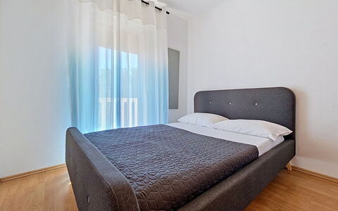 Trogir Slatine 166: Zwembad, Bergketen, Eco Hotel, Toevlucht, Landgoed, Vallei, Villa, Landscaping, Badplaats, Backyard