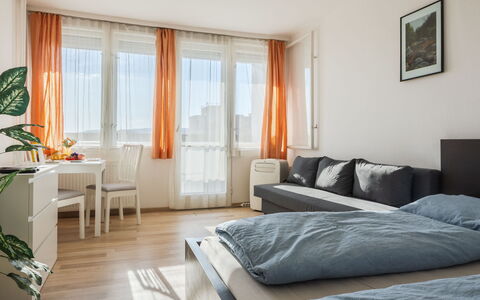 Prater: Meubilair, Interieur Ontwerp, Verdieping, Flooring, Hout, Kamer, Bed, Slaapkamer, Plafond, Appartement