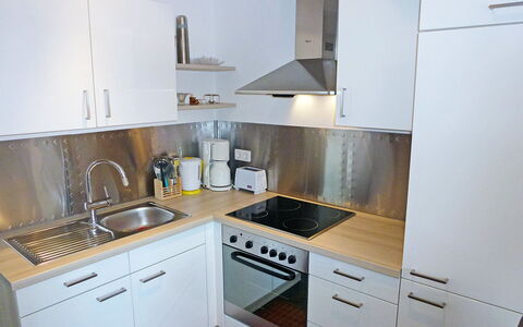 Weisenhorn: Eigendom, Kamer, Keuken, Cabinetry, Countertop, Meubilair, Interieur Ontwerp, Gebouw, Huis, Major Appliance