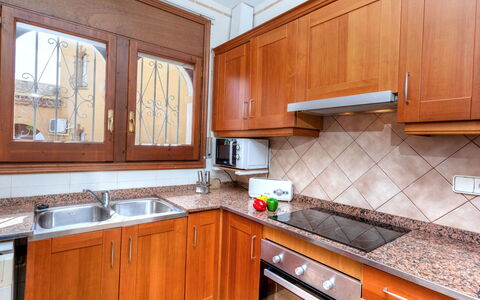 Estrella: Bruin, Cabinetry, Countertop, Eigendom, Gootsteen, Gebouw, Meubilair, Wastafel, Venster, Keuken
