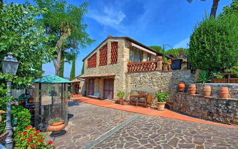 Poggiluglio: Eigendom, Huis, Gebouw, Onroerend Goed, Huis, Landgoed, Woongebied, Cobblestone, Landscaping, Boom