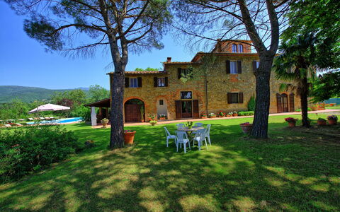 Villa Campogialli: Eigendom, Huis, Natuurlijk Landschap, Landgoed, Boom, Huis, Gebouw, Gras, Onroerend Goed, Architectuur