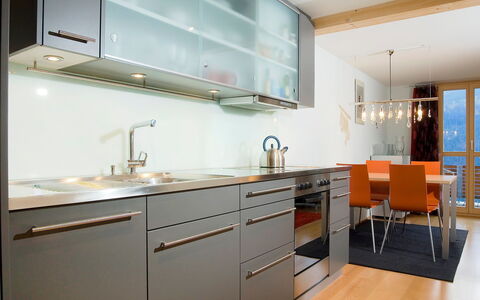 Wengen 11: Countertop, Cabinetry, Kamer, Meubilair, Keuken, Eigendom, Interieur Ontwerp, Wastafel, Gebouw, Verdieping