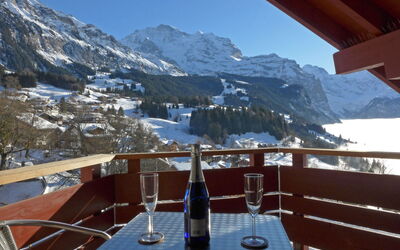 Wengen 19: Lucht, Berg, Eigendom, Sneeuw, Tableware, Hoogland, Wolk, Gebouw, Tafel, Glacial Landform