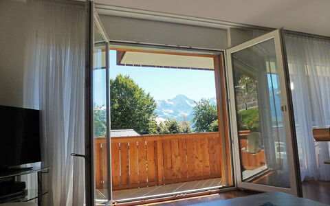 Wengen 22: Kamer, Huis, Eigendom, Interieur Ontwerp, Gebouw, Architectuur, Meubilair, Venster, Huis, Deur