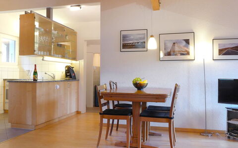 Melodie Apt.w: Kamer, Meubilair, Eigendom, Interieur Ontwerp, Verdieping, Eetkamer, Gebouw, Geel, Huis, Tafel