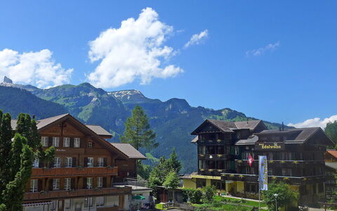 Alpina Apt. Ch: Bergachtig Landvormen, Berg, Bergketen, Bergdorp, Natuur, Lucht, Heuvel Station, Alpen,  Dorf\, Eigendom