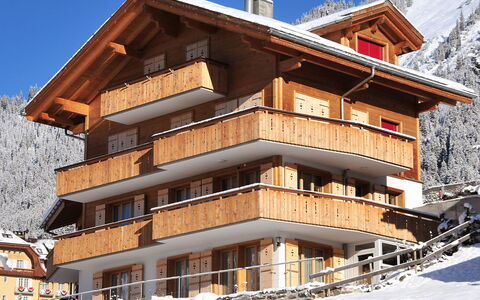 Wengen 42: Gebouw, Lucht, Eigendom, Venster, Sneeuw, Hout, Huis, Siding, Condominium, Stedelijk Ontwerp