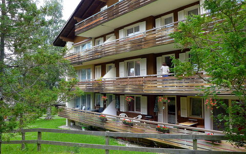 Zur Linde Apt.w: Gebouw, Eigendom, Fabriek, Venster, Boom, Land Lot, Huis, Hout, Lucht, Verblijf