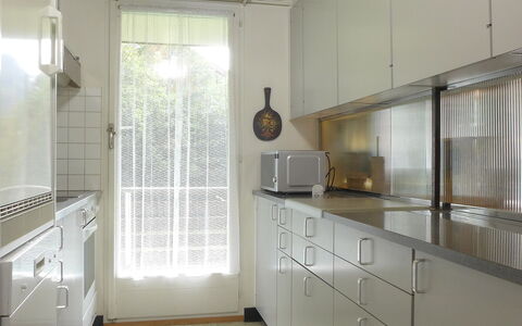 Zur Linde Apt.w: Kamer, Eigendom, Interieur Ontwerp, Tegel, Plafond, Architectuur, Gebouw, Countertop, Verdieping, Huis