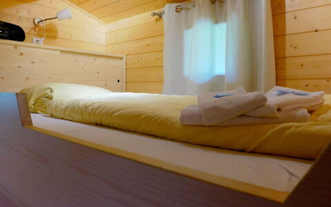 Zwärgli: Kamer, Bed, Eigendom, Meubilair, Slaapkamer, Bed Frame, Interieur Ontwerp, Matras, Suite, Matras