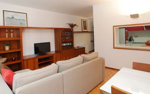Vila Olimpica Pamplona: Kamer, Meubilair, Eigendom, Interieur Ontwerp, Woonkamer, Gebouw, Verdieping, Huis, Muur, Onroerend Goed