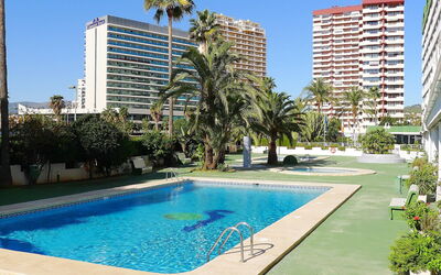 Calpe Calp 898: Water, Fabriek, Gebouw, Lucht, Dag, Eigendom, Zwembad, Groen, Blauw, Azure