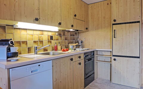 Central: Keuken, Countertop, Toestel Van De Keuken, Major Appliance, Hout, Cabinetry, Interieur Ontwerp, Flooring, Meubilair, Wastafel