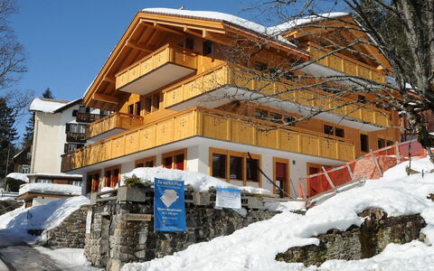 Bergfrieden Apt. 2: Eigendom, Winter, Huis, Sneeuw, Gebouw, Huis, Onroerend Goed, Architectuur, Lucht, Appartement