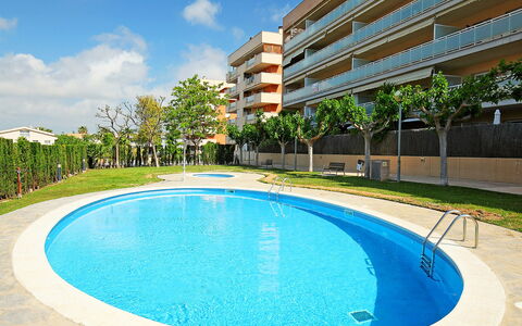 Nou Salou: Water, Lucht, Gebouw, Dag, Fabriek, Eigendom, Wolk, Azure, Blauw, Zwembad