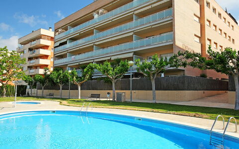 Nou Salou: Water, Fabriek, Gebouw, Lucht, Eigendom, Dag, Zwembad, Azure, Blauw, Wolk