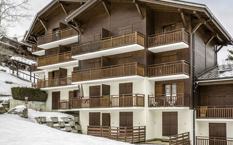 Saint Gervais 172: Lucht, Gebouw, Eigendom, Venster, Sneeuw, Huis, Deur, Fabriek, Stedelijk Ontwerp, Helling