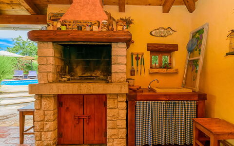Loreta: Haard, Meubilair, Kamer, Fireplace, Huis, Steenoven, Gebouw