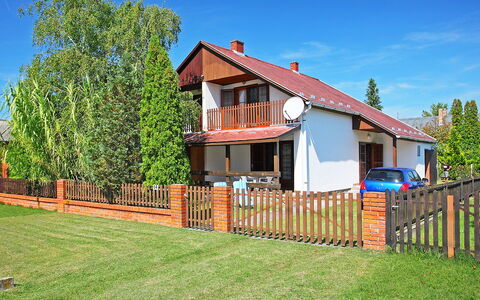 Betula: Lucht, Fabriek, Venster, Gebouw, Hek, Boom, Hout, Land Lot, Huis, Verblijf
