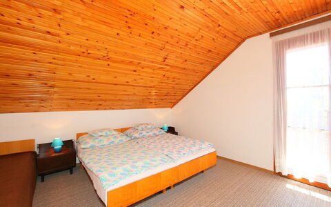 Betula: Slaapkamer, Kamer, Bed, Eigendom, Zolder, Meubilair, Plafond, Muur, Interieur Ontwerp, Gebouw