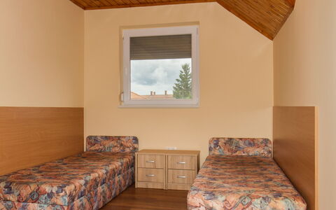 Balatonkeresztur 725: Meubilair, Eigendom, Venster, Gebouw, Azure, Hout, Comfort, Interieur Ontwerp, Flooring