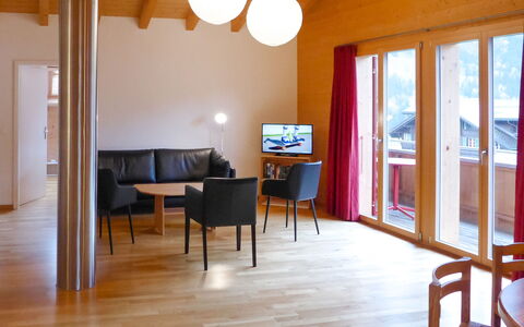 Chalet Almisgässli: Meubilair, Tafel, Gebouw, Stoel, Bankstel, Hout, Interieur Ontwerp, Kamerplant, Architectuur, Hal