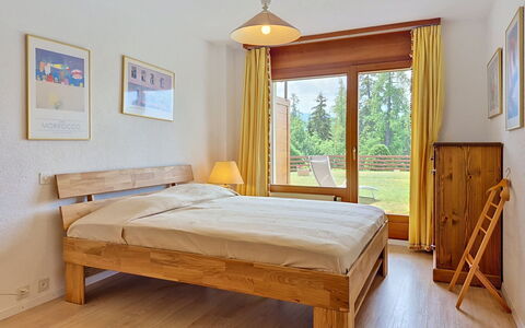 Santa Barbara 23: Bed, Meubilair, Slaapkamer, Interieur Ontwerp, Flooring, Hout, Verdieping, Bedding, Laken, Houten Vloer