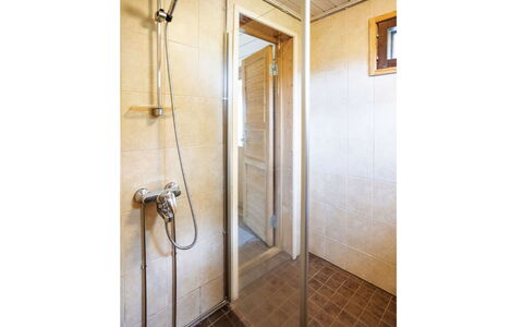 Aurinkoranta: Flooring, Loodgieterswerkinrichting, Verdieping, Douche, Badkamer, Loodgieter, Douchekop, Deur Van De Douche, Toilet, Tegel