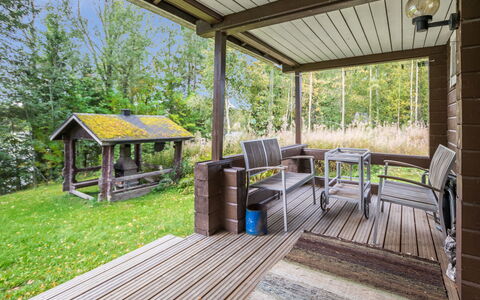 Aurinkoranta: Hout, Veranda, Meubilair, Dek, Hardwood, Stoel, Buitenmeubels, Houten Vloer, Beits, Schaduw