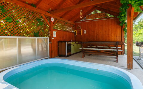 Swing: Water, Eigendom, Zwembad, Azure, Fabriek, Schaduw, Verlichting, Interieur Ontwerp, Architectuur, Geel
