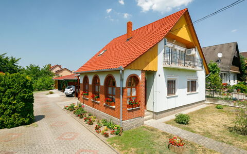 Swing: Fabriek, Lucht, Gebouw, Venster, Wolk, Huis, Land Lot, Boom, Onroerend Goed, Gras