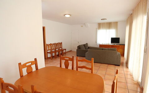 Villa Cala Nova B: Kamer, Meubilair, Eigendom, Gebouw, Interieur Ontwerp, Verdieping, Tafel, Muur, Plafond, Huis