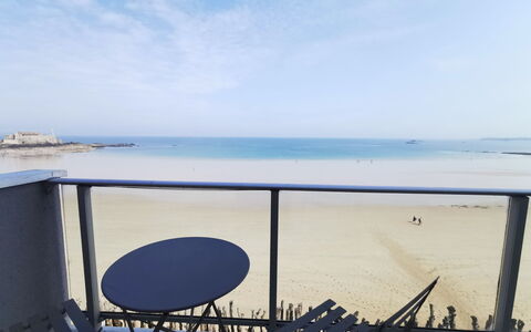 Le Grand Large: Water, Lucht, Wolk, Azure, Schaduw, Buitenmeubels, Horizon, Rechthoek, Meer, Tinten En Schaduwen