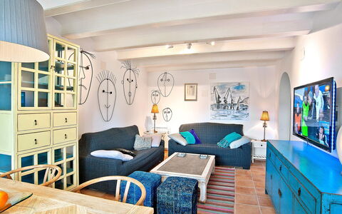 Cofitsa: Kamer, Meubilair, Eigendom, Interieur Ontwerp, Blauw, Gebouw, Woonkamer, Huis, Tafel, Onroerend Goed