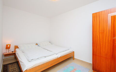 Apricot: Bed, Kamer, Slaapkamer, Eigendom, Meubilair, Laken, Oranje, Verdieping, Matras, Onroerend Goed