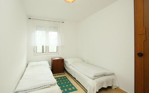 Apricot: Bed, Kamer, Meubilair, Slaapkamer, Eigendom, Verdieping, Laken, Bed Frame, Matras, Bedding
