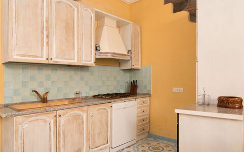 Emi: Cabinetry, Countertop, Meubilair, Eigendom, Gebouw, Fornuis, Hout, Lade, Keuken, Kraan