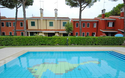 Bibione 310: Water, Fabriek, Dag, Eigendom, Gebouw, Zwembad, Lucht, Venster, Azure, Natuur