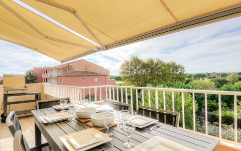 Bella Vista: Eigendom, Onroerend Goed, Gebouw, Plafond, Huis, Dak, Kamer, Interieur Ontwerp, Huis, Veranda
