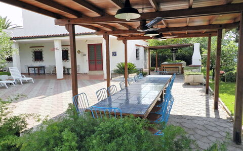 Giuga: Eigendom, Gebouw, Huis, Pergola, Onroerend Goed, Patio, Veranda, Landgoed, Huis, Backyard