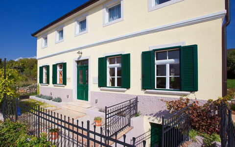 Bea: Eigendom, Huis, Gebouw, Huis, Onroerend Goed, Architectuur, Facade, Woongebied, Villa, Boom