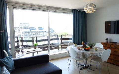 Les Marinas: Fabriek, Meubilair, Eigendom, Venster, Stoel, Gebouw, Hout, Verlichting, Bloempot, Architectuur