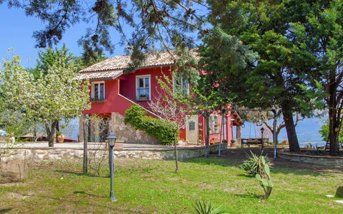 Agriturismo la Casetta di Chiara: Fabriek, Lucht, Eigendom, Gebouw, Venster, Boom, Land Lot, Huis, Biome, Gras