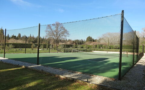 Le Bouloulou: Lucht, Netto, Gras, Sportplaats, Chain-Link Schermen, Boom, Hek, Wolk, De Lente, Tennisbaan