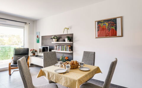 Résidence Cap Marine: Kamer, Eigendom, Meubilair, Interieur Ontwerp, Woonkamer, Tafel, Eetkamer, Gebouw, Koffietafel, Huis
