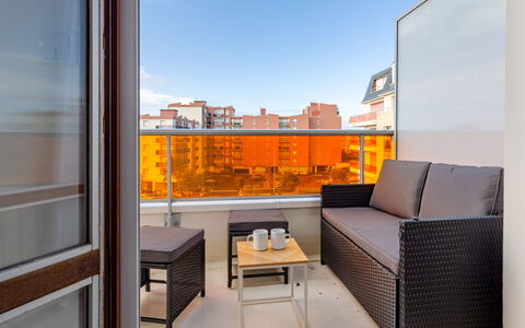 Cabourg 109: Appartement, Interieur Ontwerp, Meubilair, Huis, Balkon, Condominium, Beits, Hardwood, Houten Vloer, Stoel