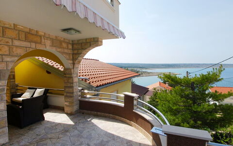 Novigrad (Zadar) 126: Eigendom, Architectuur, Onroerend Goed, Gebouw, Geel, Balkon, Huis, Appartement, Dak, Vakantie