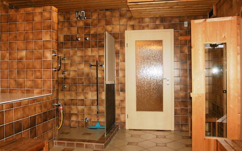 Cuxhaven 150: Eigendom, Deur, Hout, Architectuur, Steen, Flooring, Verdieping, Muur